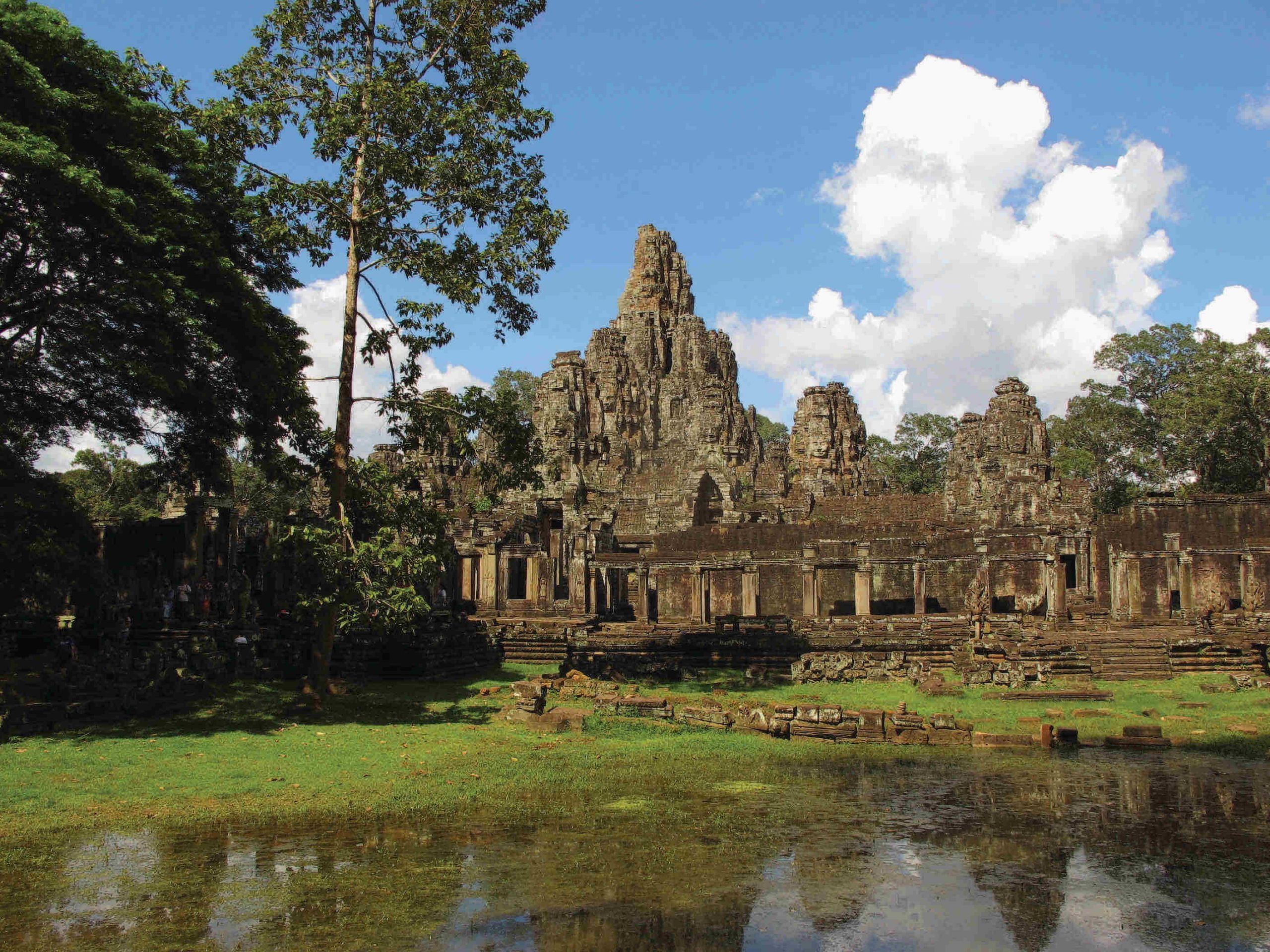 School_expedition_Cambodia_impact_historic_temples