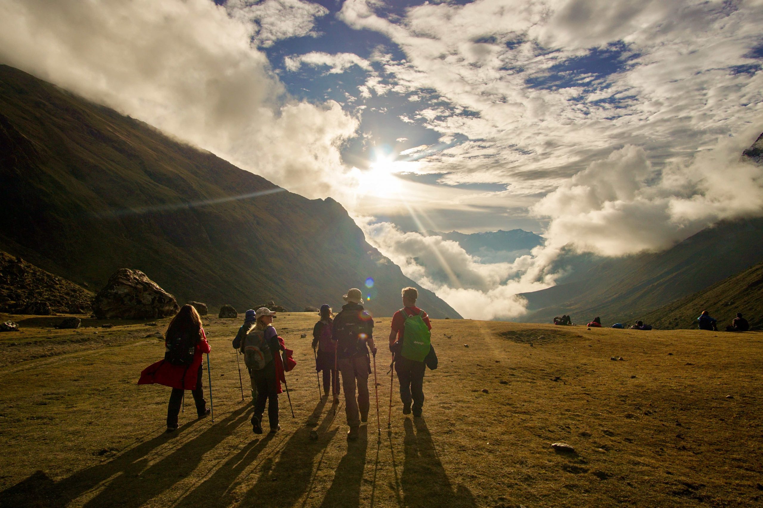 school_expedition_peru_trek_sunset_walk